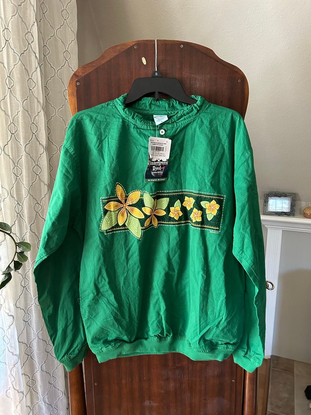 NWT Crazy Shirts Hawaii Womens Pullover Top Medium Long Sleeve Wintergreen Dyed